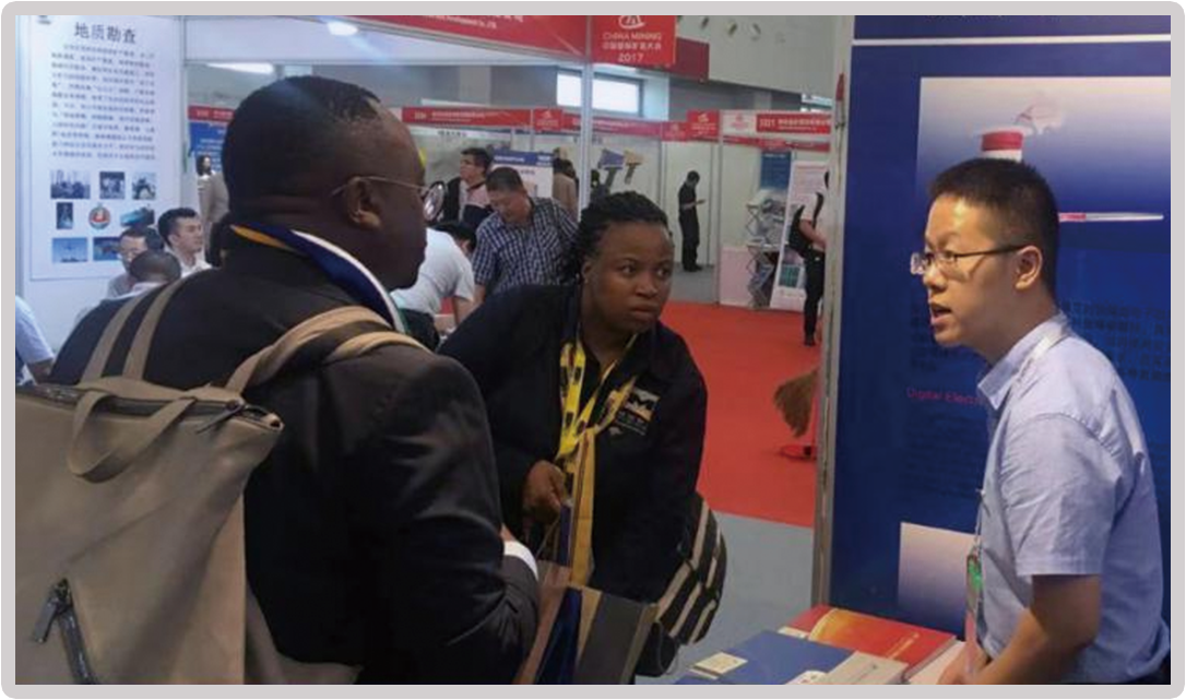 参加中东矿山器材展览